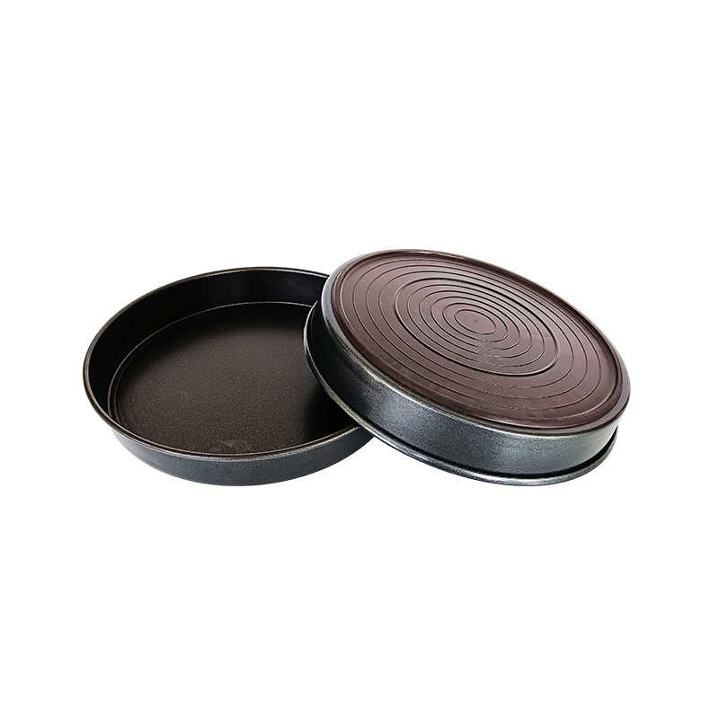 How does a microwave oven baking tray improve cooking efficiency while ensuring food safety?