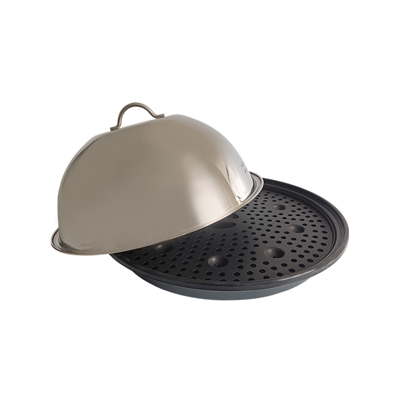 How does the metal steamer for microwave oven achieve efficient steam cooking?